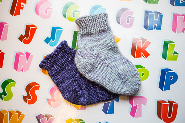 needle-baby-socks